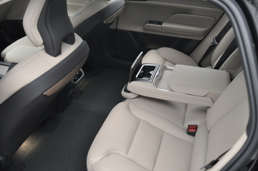 heti ajoon Volvo ES90