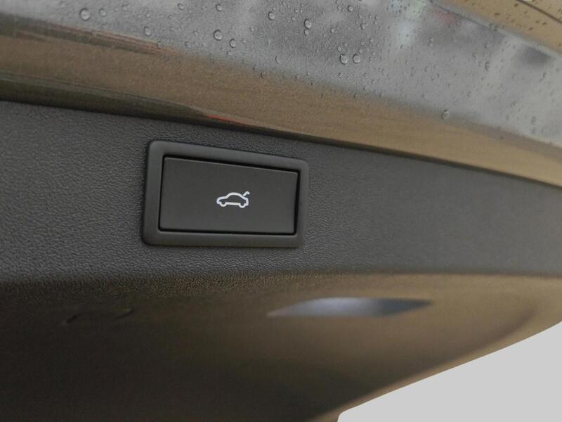 85x 4x4 L&K BusinessLine - Vetokoukku, Nahkaverhoilu ,Led Matrix,Ilmastoidut etuistuimet,Lasikatto heti ajoon Skoda Enyaq