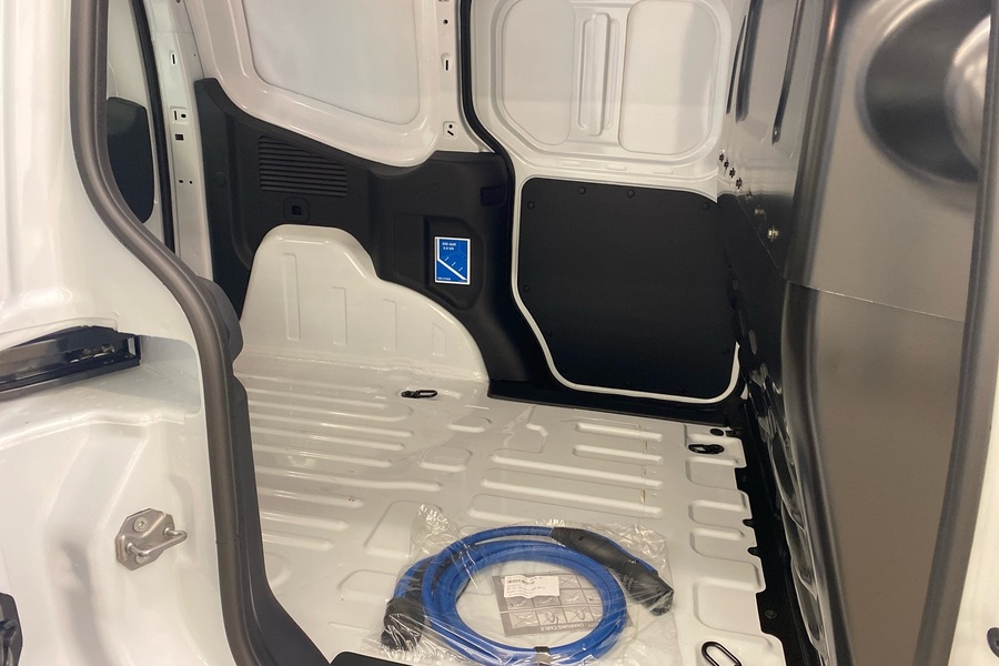 heti ajoon Ford Transit Courier