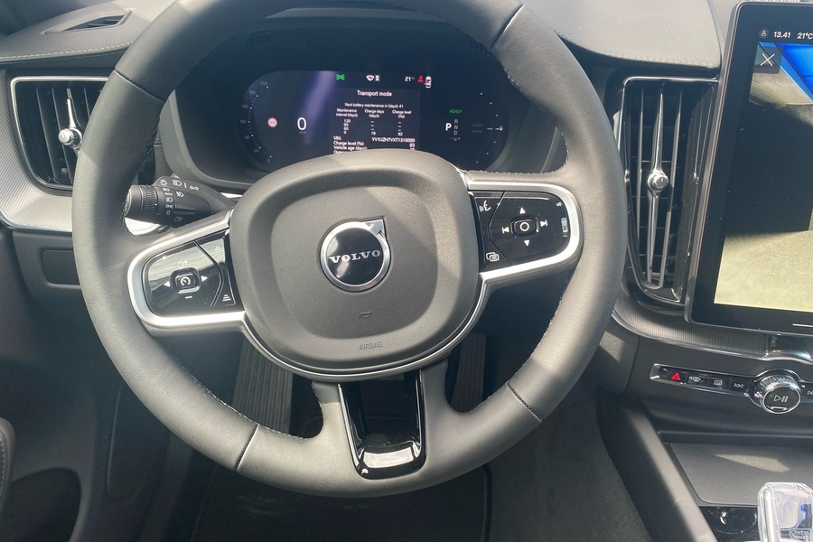 T8 AWD Long Range High Performance Ultra Black Edition heti ajoon Volvo XC60