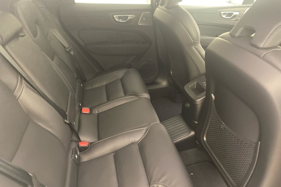 T8 AWD Long Range High Performance Ultra Black Edition heti ajoon Volvo XC60