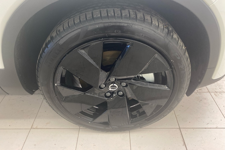 heti ajoon Volvo EX40