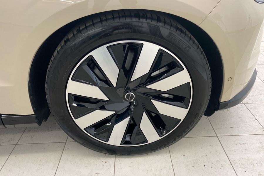 heti ajoon Volvo EX90