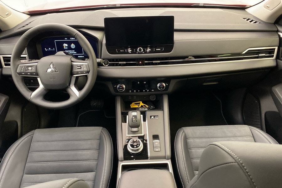 2.4 PHEV AT Intense 4WD - Korkokampanja 2.95%+kulut* heti ajoon Mitsubishi Outlander