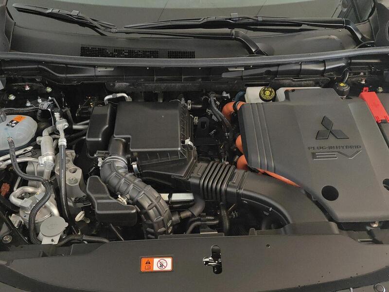 2.4 PHEV AT Invite 4WD - Tähän autoon rahoitus vain 1,99 %* korolla! heti ajoon Mitsubishi Outlander