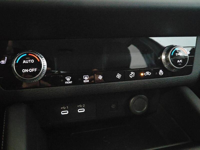 2.4 PHEV AT Invite 4WD - Tähän autoon rahoitus vain 1,99 %* korolla! heti ajoon Mitsubishi Outlander