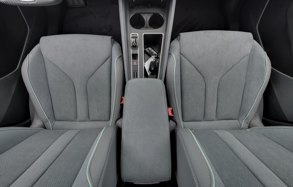 85x 4x4 Style - **Lounge sisusta / Vetokoukku / Maxx-paketti / Heti ajoon** heti ajoon Skoda Enyaq
