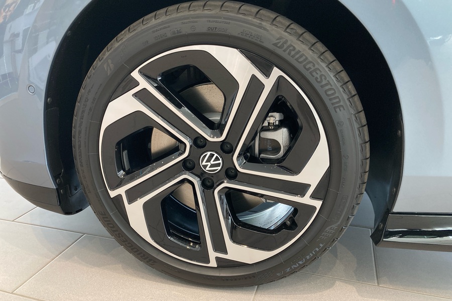 Tourer GTX 4MOTION 75-v Juhlamalli 250 kW, akku 86 kWh heti ajoon Volkswagen ID.7