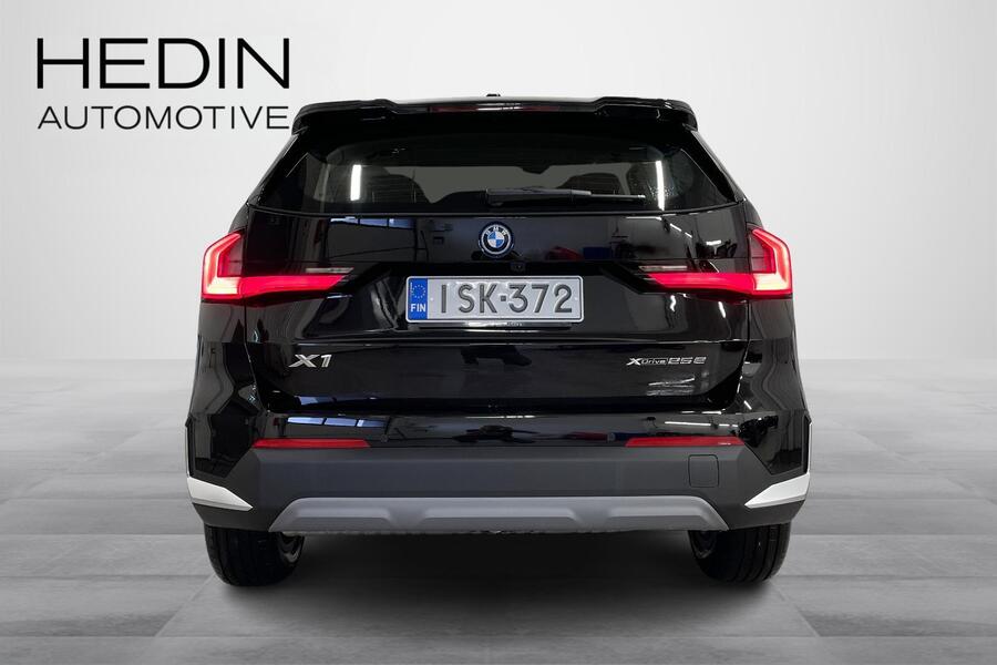 25e A xDrive Charged Plus//LATAUSHYBRIDI//KAMPANJAMALLI *** Tähän autoon talvirenkaat 980 € heti ajoon BMW X1