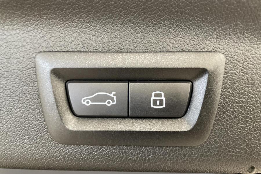 25e A xDrive Charged Plus//LATAUSHYBRIDI//KAMPANJAMALLI *** Tähän autoon talvirenkaat 980 € heti ajoon BMW X1