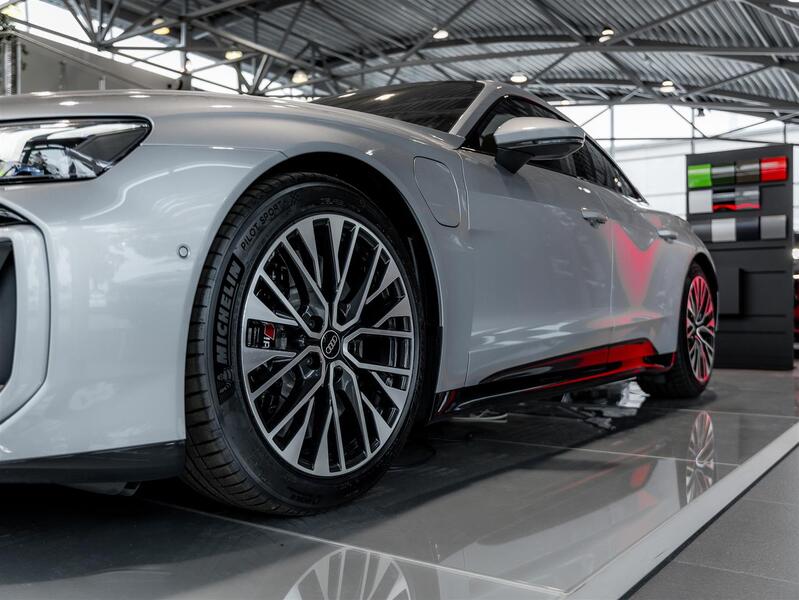 heti ajoon Audi e-tron GT