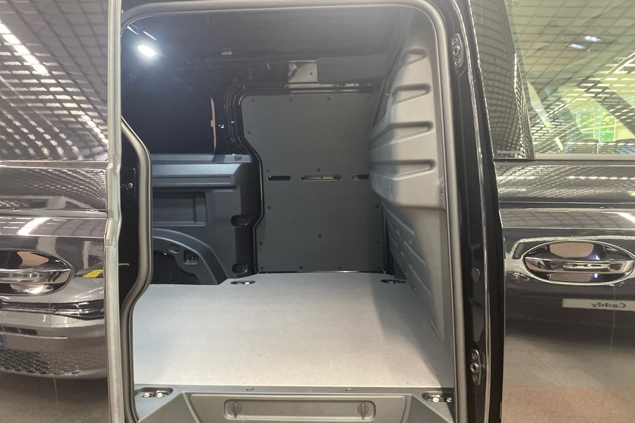 Cargo Cargo Limited Edition 150kW PRO Business 77 kWh *Korkotarjous 1,49%+kulut tähän autoon* heti ajoon Volkswagen ID. Buzz