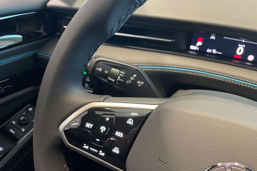 Pro Elegance 75-v Juhlamalli 210 kW, akku 77 kWh | Korko 1,49%+kulut | Mukautuva alustansäätö | heti ajoon Volkswagen ID.7