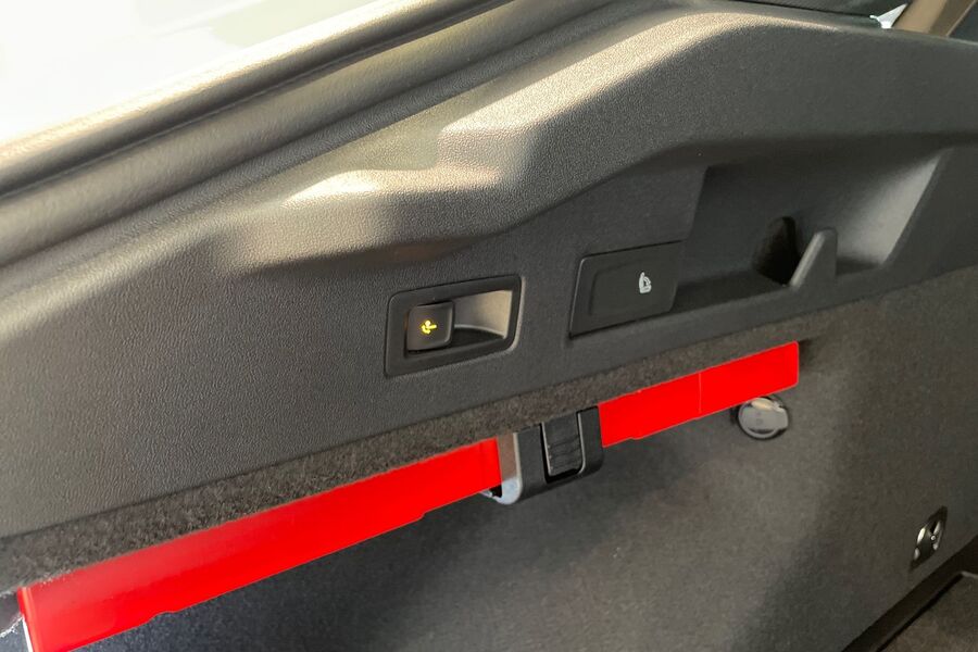 Pro Elegance 75-v Juhlamalli 210 kW, akku 77 kWh | Korko 1,49%+kulut | Mukautuva alustansäätö | heti ajoon Volkswagen ID.7