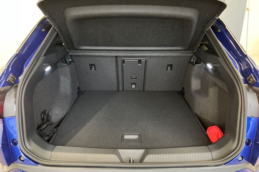 Pro 4MOTION Elegance 75-v Juhlamalli 210 kW, akku 77 kWh* Heti toimitukseen* heti ajoon Volkswagen ID.4