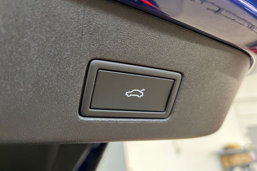 Pro 4MOTION Elegance 75-v Juhlamalli 210 kW, akku 77 kWh* Heti toimitukseen* heti ajoon Volkswagen ID.4