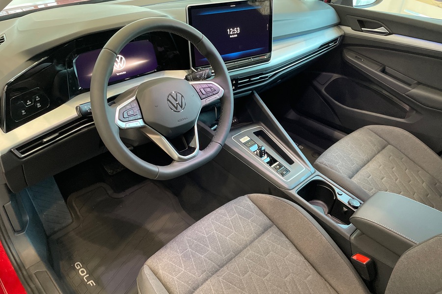 Comfort 75-v Juhlamalli eHybrid 150 kW (PHEV) DSG | Korkotarjous 1,49 %| Led valot | Light assist | heti ajoon Volkswagen Golf