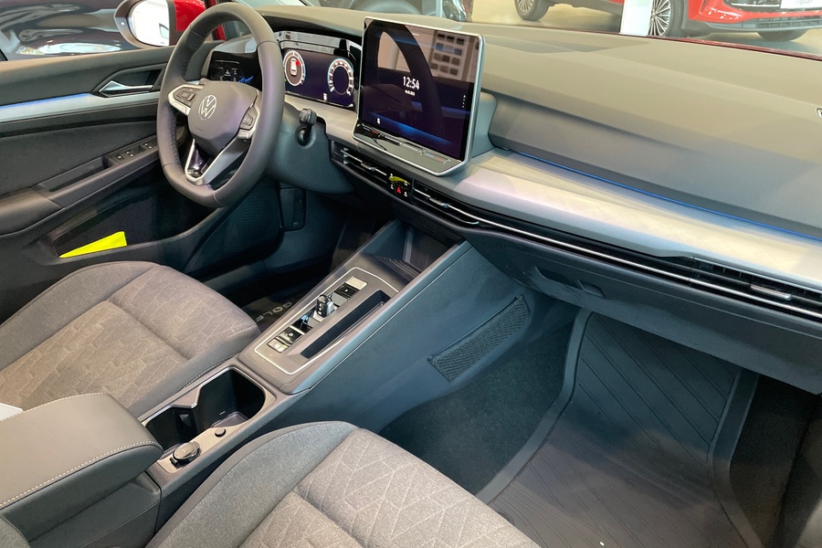 Comfort 75-v Juhlamalli eHybrid 150 kW (PHEV) DSG | Korkotarjous 1,49 %| Led valot | Light assist | heti ajoon Volkswagen Golf