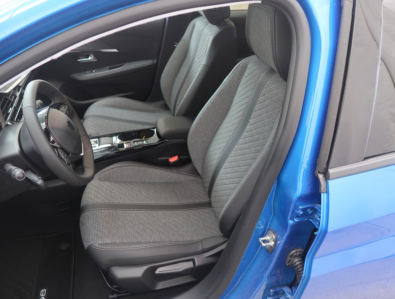 heti ajoon Peugeot e-208