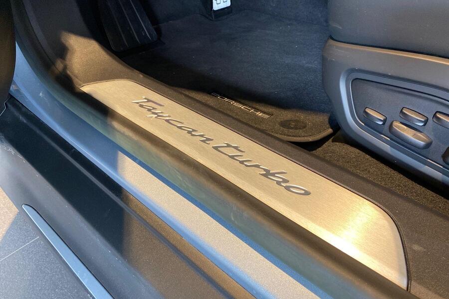 heti ajoon Porsche Taycan