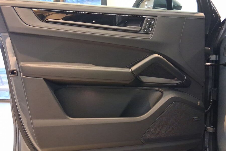 heti ajoon Porsche Cayenne