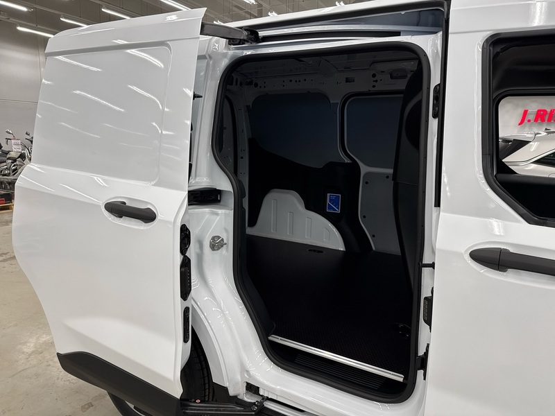 heti ajoon Ford Transit Courier