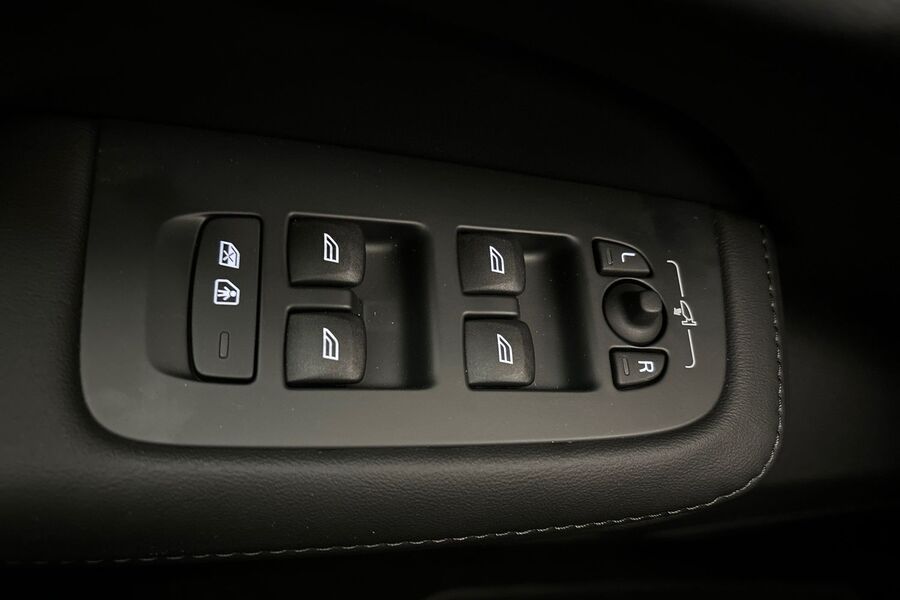T8 AWD Long Range High Performance Limited Edition Bright aut **360-kamera*Harman/Kardon** *** *Edul heti ajoon Volvo V60