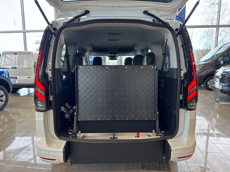 heti ajoon Ford Grand Tourneo Connect