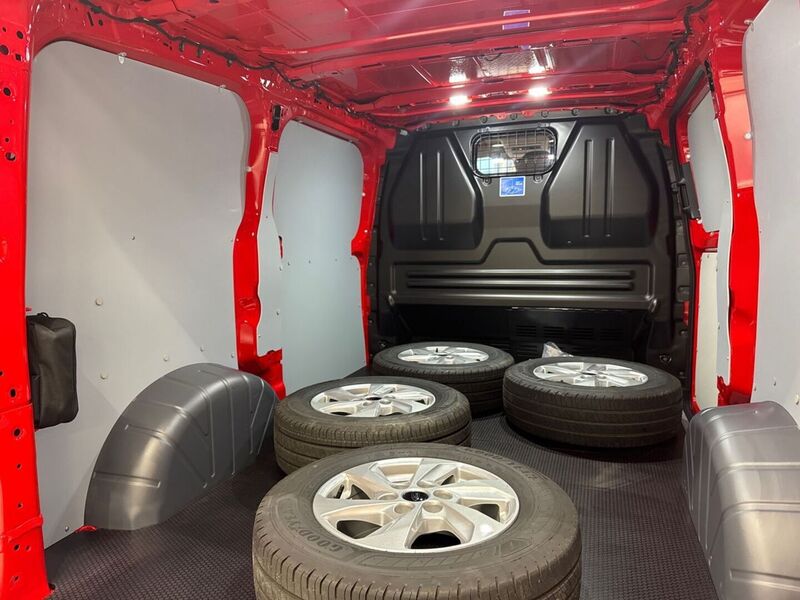 heti ajoon Ford Transit Custom