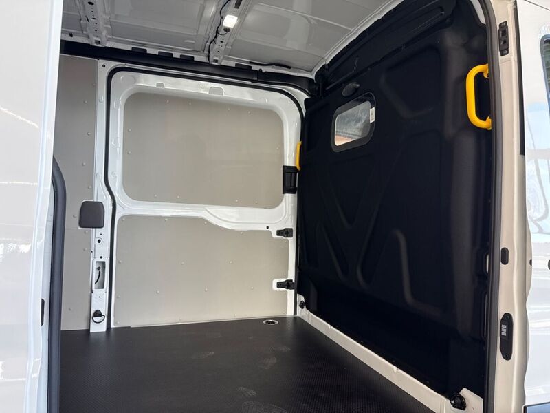 heti ajoon Ford Transit