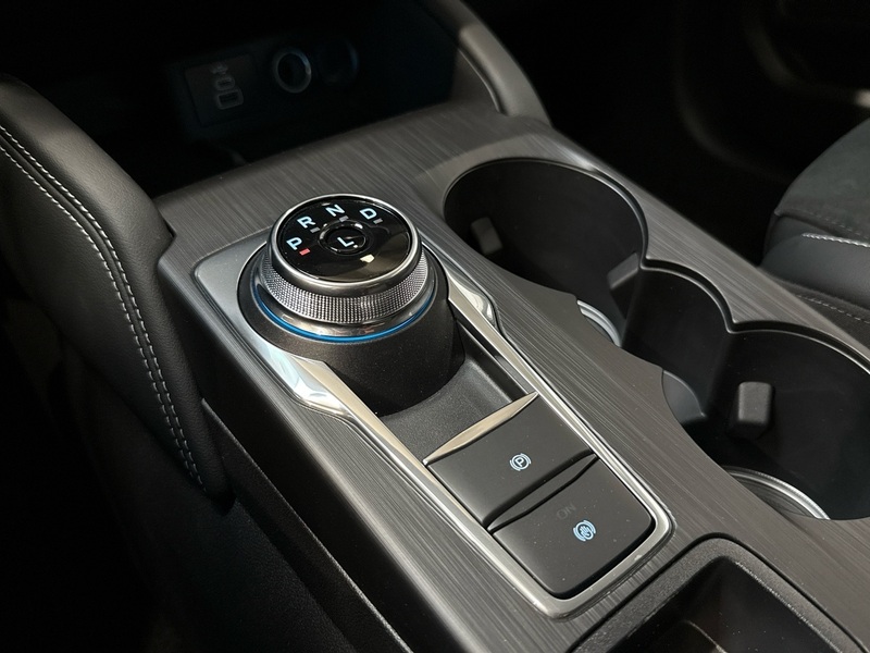 2.5 Ladattava hybridi (PHEV) 243hv FWD CVT Active X - KIINTEÄ 0% KORKO + KULUT - Uusi näyttävä Activ heti ajoon Ford Kuga