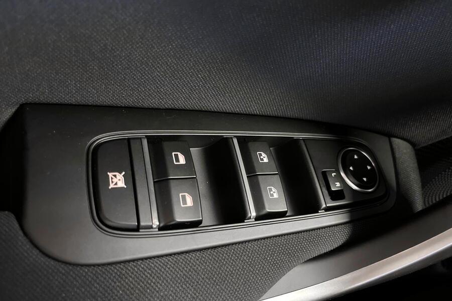 1,0 T-GDI Mild-Hybrid 100hv LX Comfort DCT SW // LX Comfort Pack // heti ajoon Kia Ceed