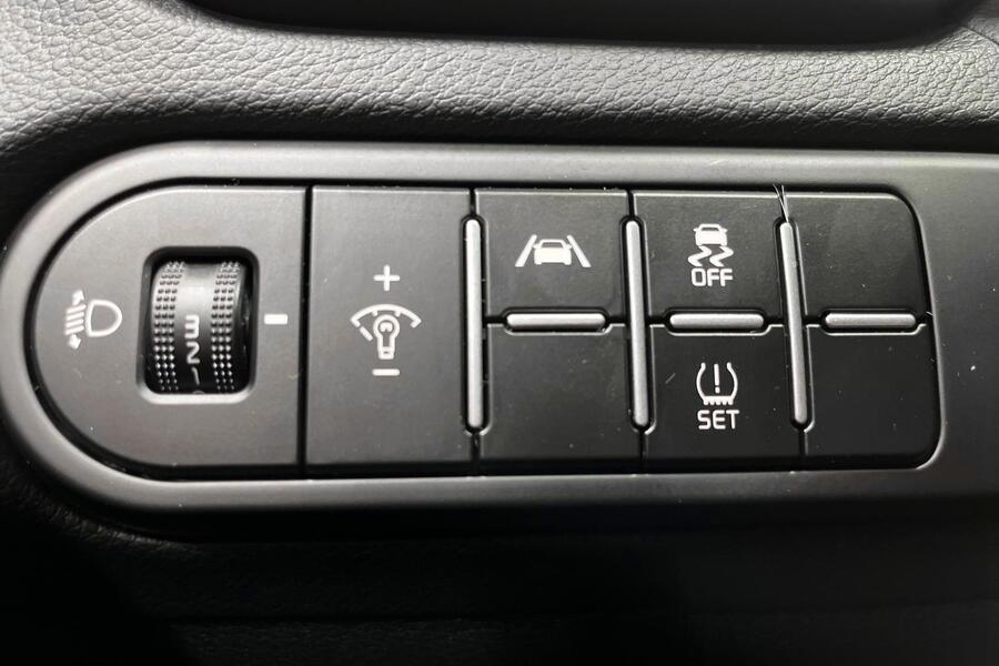 1,0 T-GDI Mild-Hybrid 100hv LX Comfort DCT SW // LX Comfort Pack // heti ajoon Kia Ceed