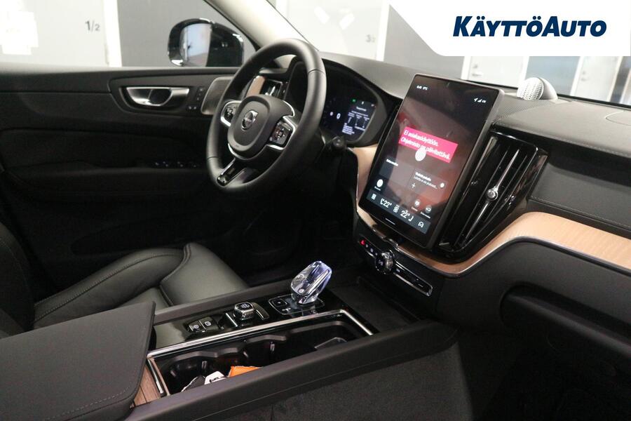 T8 AWD Long Range High Performance Ultra Dark heti ajoon Volvo XC60