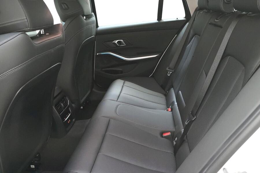G21 Touring 330e xDrive A Business Edition | *ERIKOISERÄ* Etusi jopa 11 000 €! *** Tähän autoon talv heti ajoon BMW 330