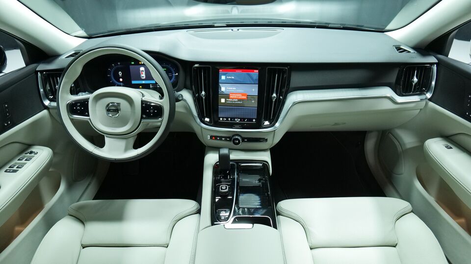 T8 AWD Long Range High Performance Plus Dark aut | Rahoitus 0,99 % + kulut heti ajoon Volvo V60