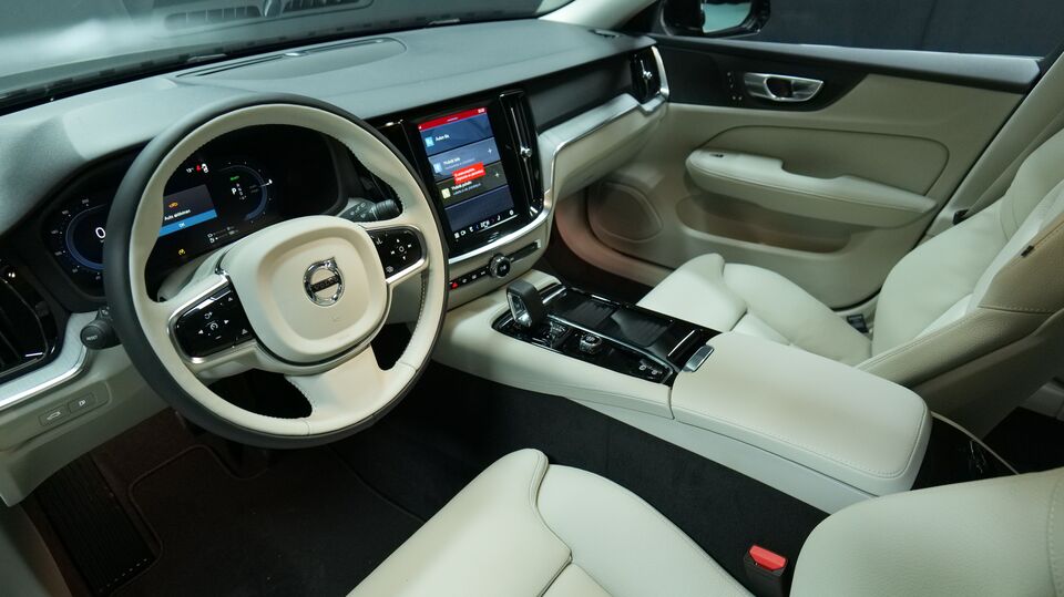 T8 AWD Long Range High Performance Plus Dark aut | Rahoitus 0,99 % + kulut heti ajoon Volvo V60