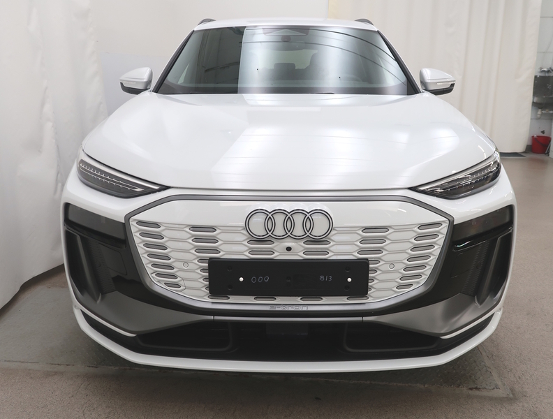 Q6 e-tron quattro 285,00 kW *2x Renkaat* heti ajoon Audi Q6 e-tron