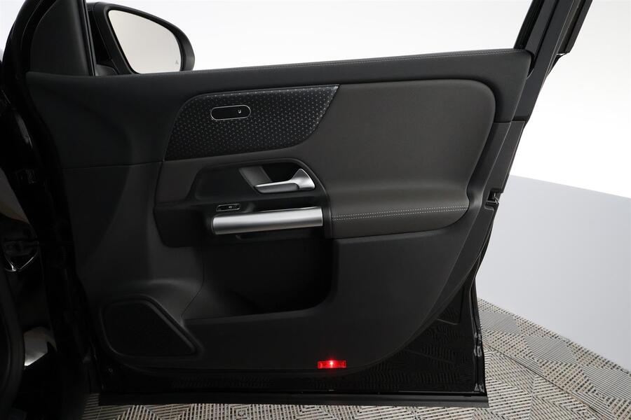 heti ajoon Mercedes-Benz EQA