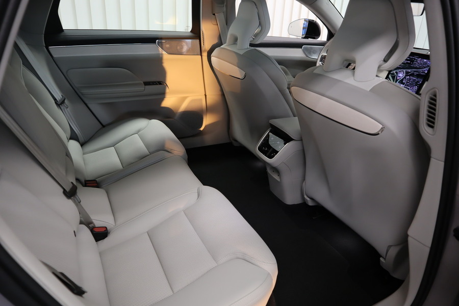 heti ajoon Volvo ES90