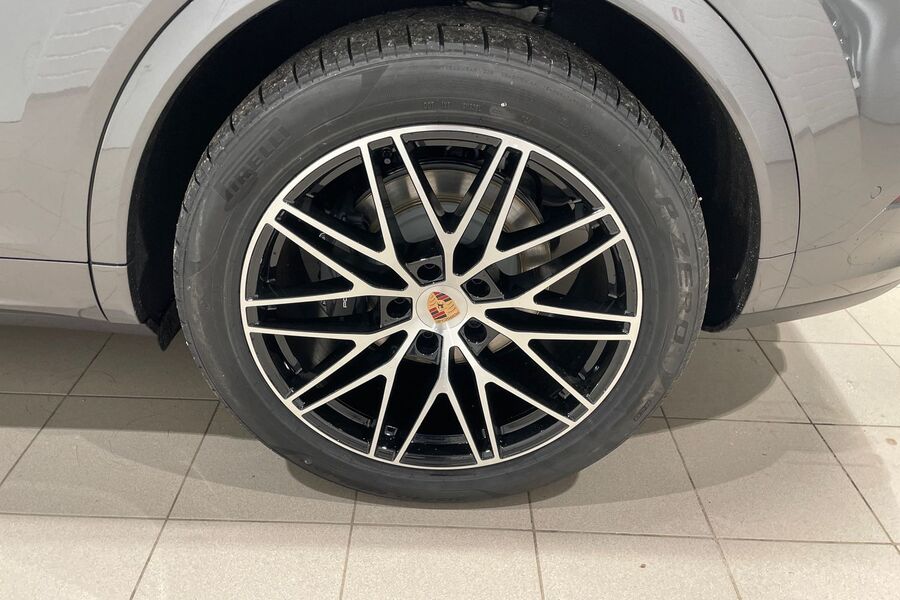 heti ajoon Porsche Cayenne