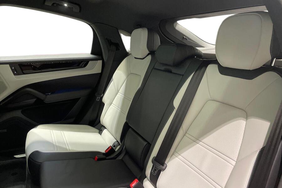 heti ajoon Porsche Cayenne