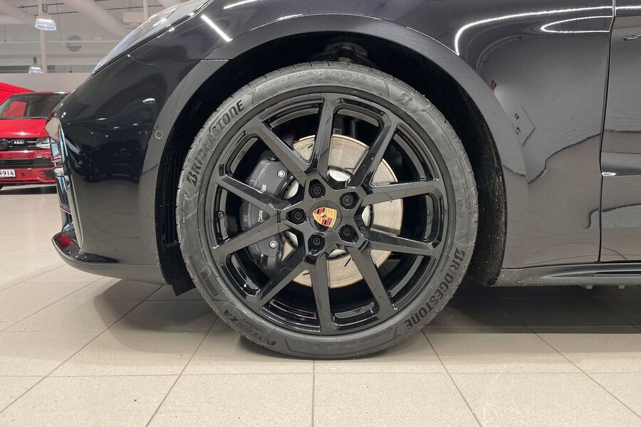 heti ajoon Porsche Panamera