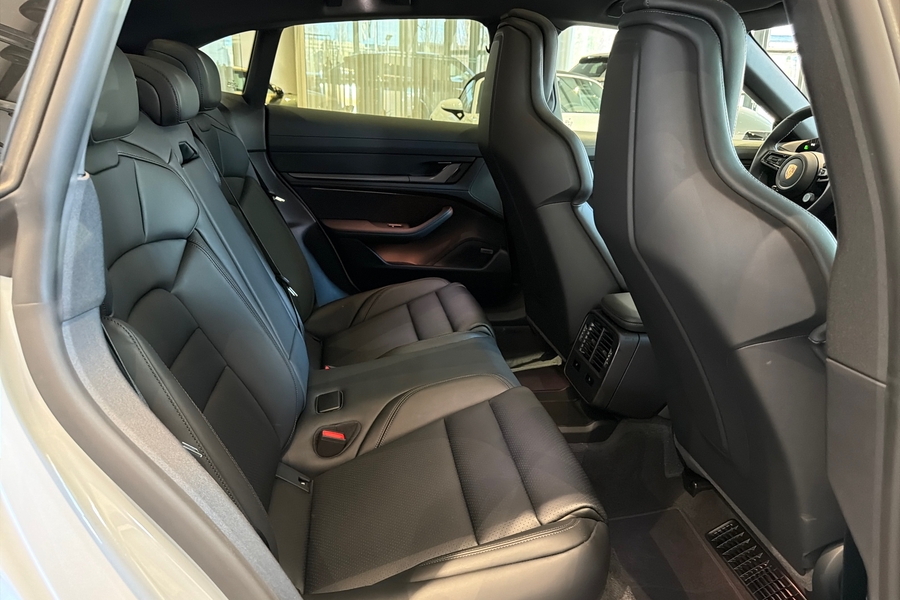 heti ajoon Porsche Taycan