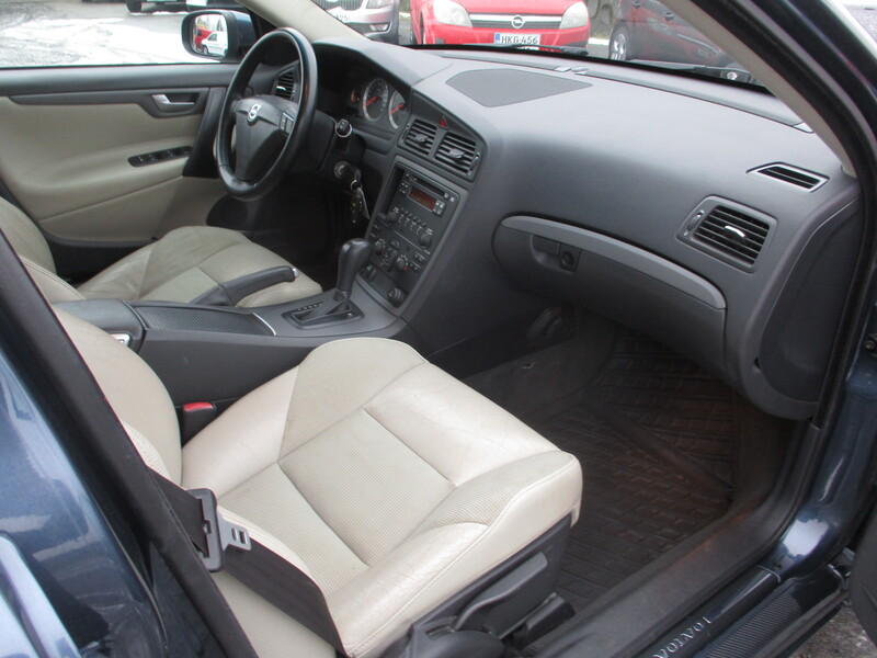 Volvo V70 vaihtoauto