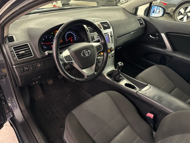 Toyota Avensis vaihtoauto