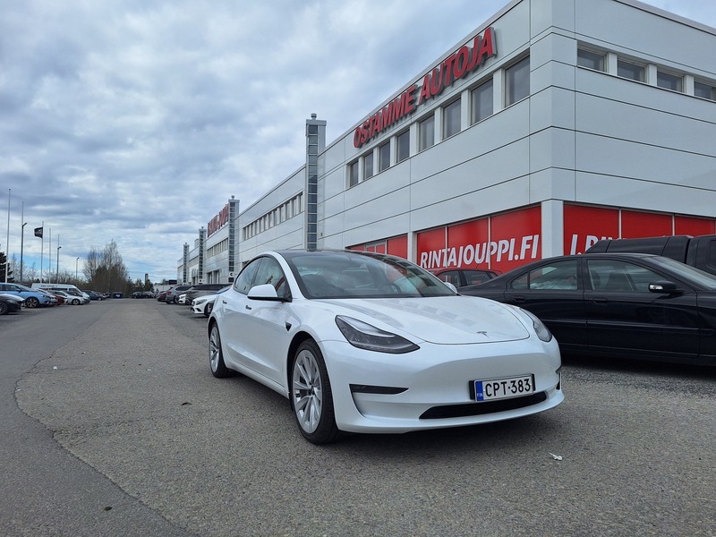 Tesla Model 3 vaihtoauto