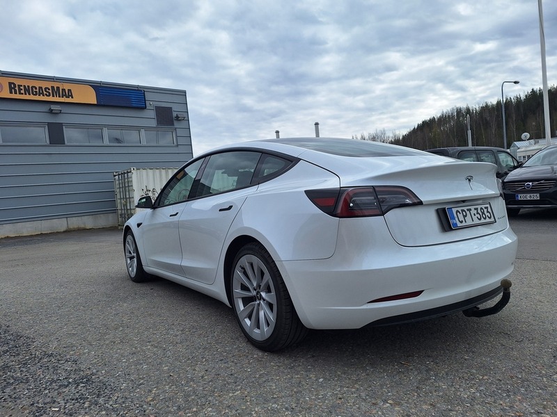 Tesla Model 3 vaihtoauto
