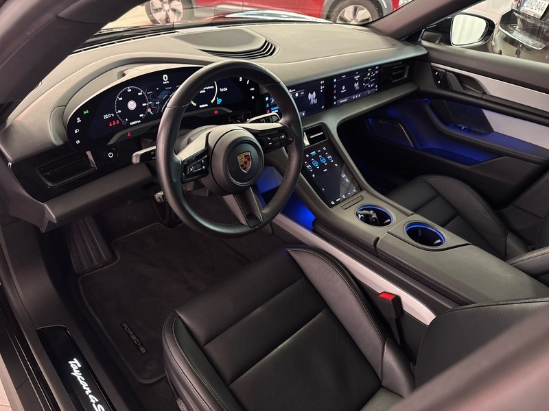 Porsche Taycan vaihtoauto