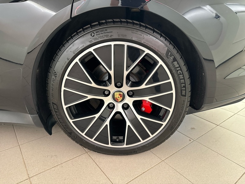 Porsche Taycan vaihtoauto